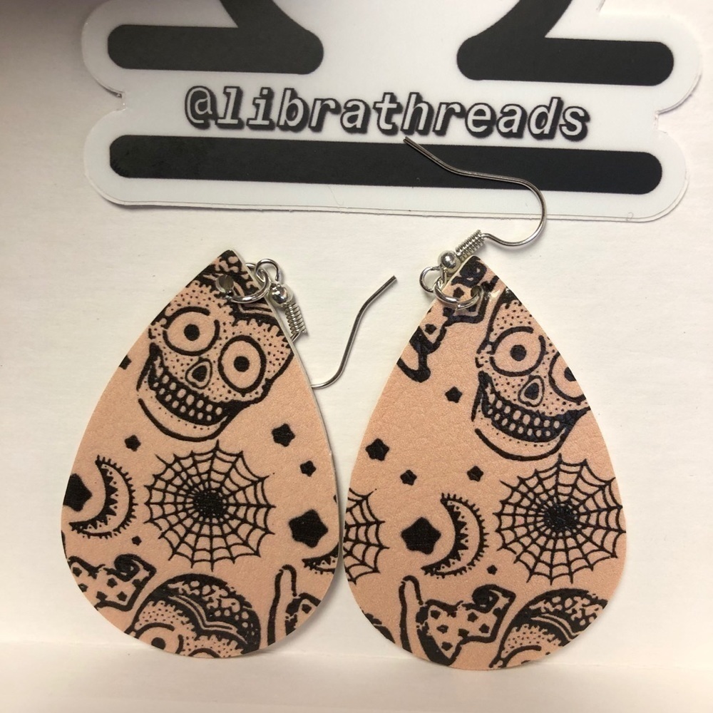 5/$20 skull spooky halloween drop earrings